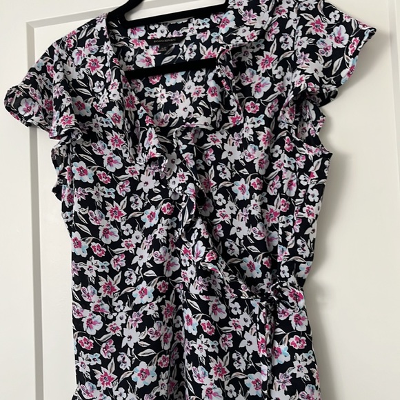 Riffle V Neck blouse - Picture 4 of 4